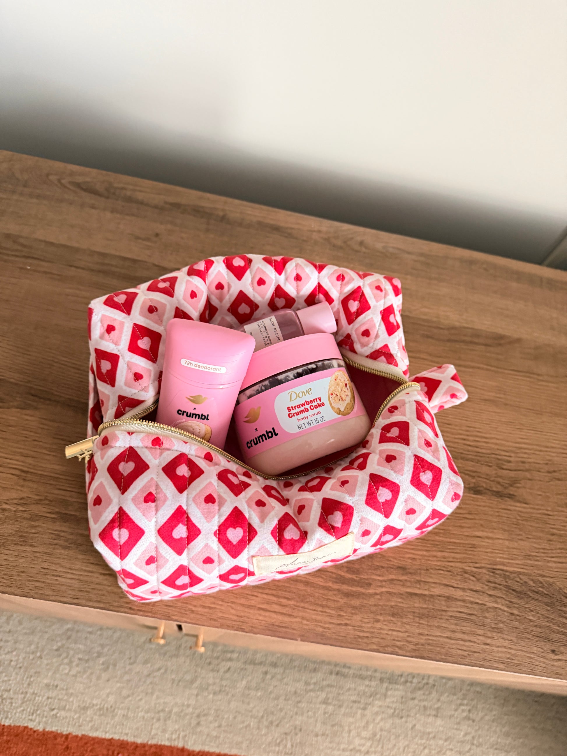 Queen of Hearts Day Trip Carry On Pouch